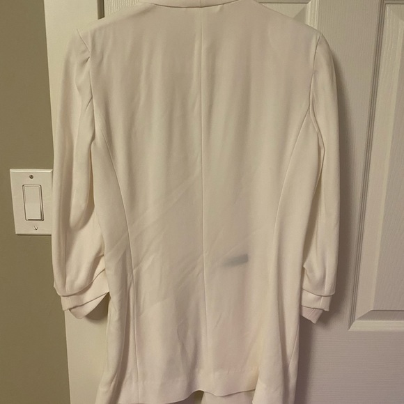 Aritzia Power Hip Blazer, White, size 4 - Picture 3 of 3